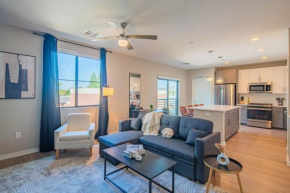 Modern 2BR Uptown Biltmore Gym Pool Parking WD